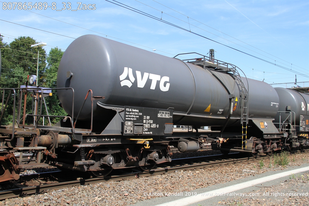 807865489-8_33_Zacs.JPG
